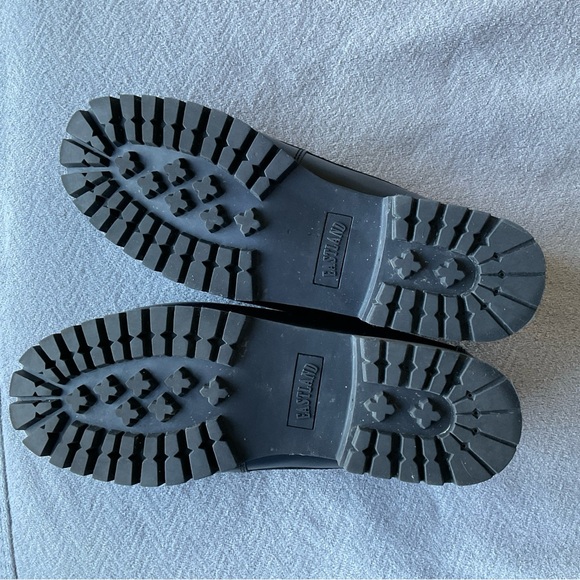 Eastland Men's Classic Black Leather Oxfords - Picture 5 of 8